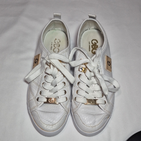 GBG Los Angeles White Textured Slip-Ons with Gold Details D Segunda Mano - Picture 1 of 8